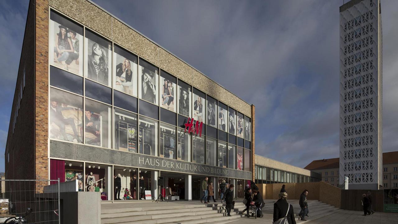 H&M Filiale Neubrandenburg Außenansicht